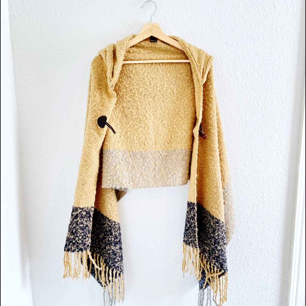 D&Y Hooded Fringe Cape